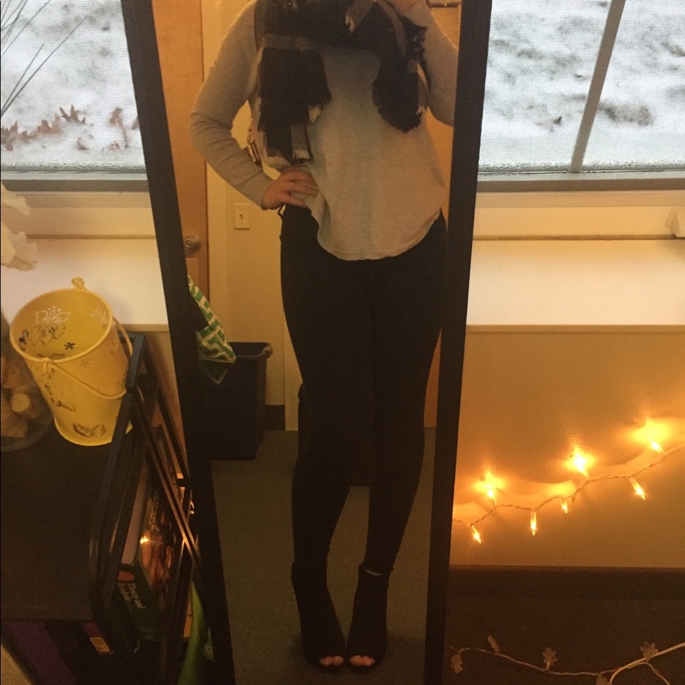 Soft and comfy dolphin hem sweater!